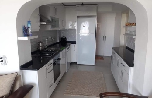 Cesme Apartment | ÇEŞME MERKEZDE BAHÇELİ DENİZE YÜRÜME MESAFESİNDE DAİRE