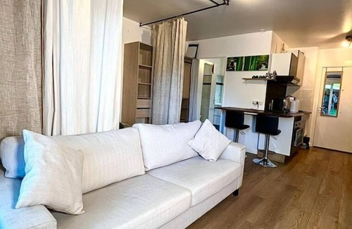 La Bocca Nord Apartment | Évasion à Deux. Domaine Prestigieux. Jacuzzi & Parking Privés, Piscine Golf