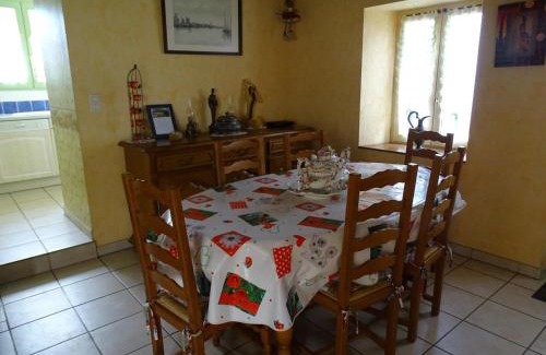 Conge-sur-Orne House | Évasion rustique avec cheminée et vélos, proche du Mans - FR-1-410-166