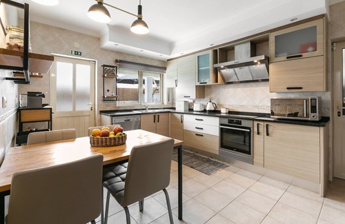 Obidos Apartment | Óbidos Pool & Charm - Pet Friendly