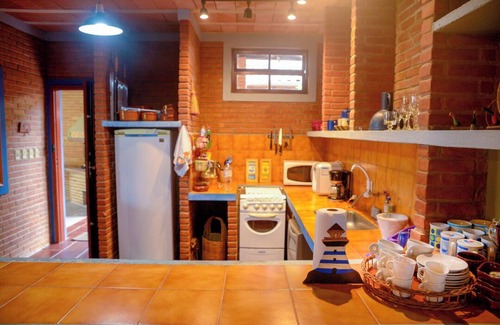 Praia de Barequecaba Ski Chalet | Ótima casa c Wi-Fi 8 min da praia Barequeçaba/SP