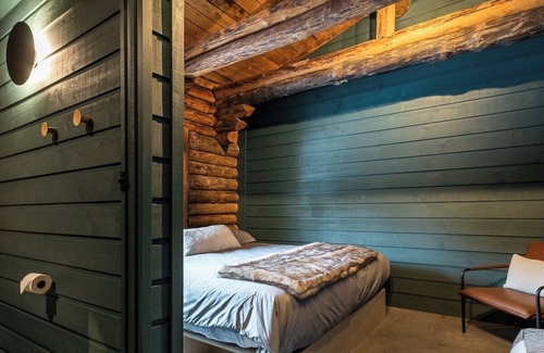Saint-Simeon Cabin | ÖBois Charlevoix: L'Écurie 3 (bedroom)