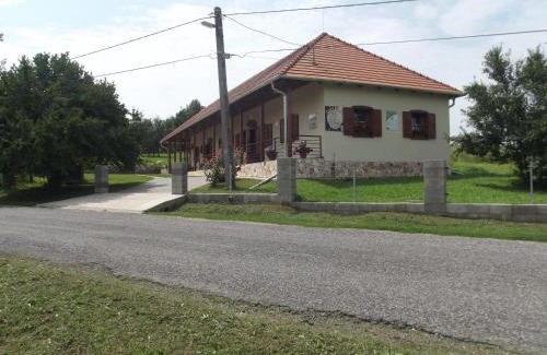 Uppony House | Öreg Somfa Vendégház