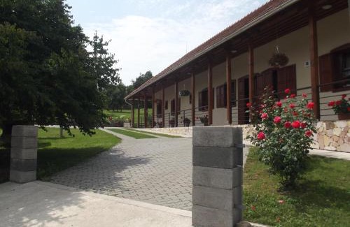 Uppony House | Öreg Somfa Vendégház