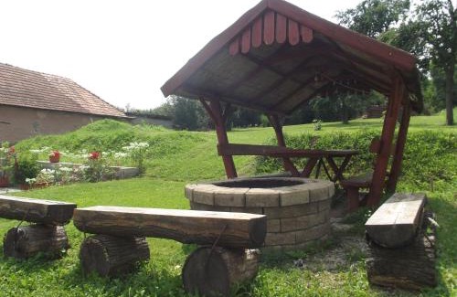 Uppony House | Öreg Somfa Vendégház