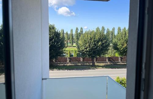 Beroun Apartment | Útulný byt s terasou v dosahu Prahy
