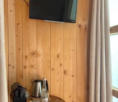 Gemarkung Oschingen Bed & Breakfast | Übernachtung beim Bio-Metzger Zimmer "Karl"