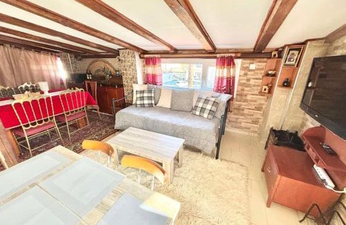 Mavromati Apartment | ΑΡΧΟΝΤΙΚΌ Μουζάκι ΚΑΡΔΙΤΣΑ ΤΡΙΚΑΛΑ