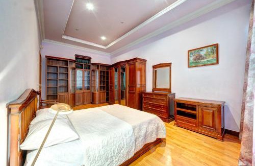 Kyiv Apartment | Апартаменти 3-кімнатні в центрі Києва, м. Площа Українських Героїв