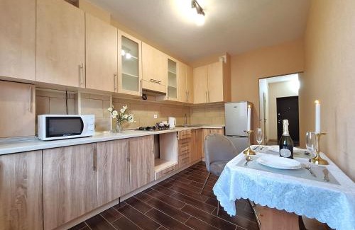 Sukhinovka Apartment | Велике ліжечко на Садовому. Мережа Alex Apartments. Цілодобове безконтактне заселення