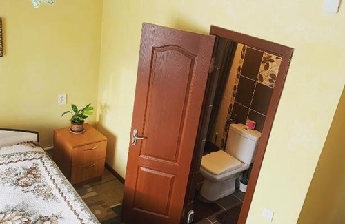 Karakol House | Гостевой дом Березка