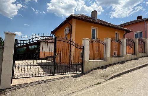 Belogradchik House | Къща за гости Леон