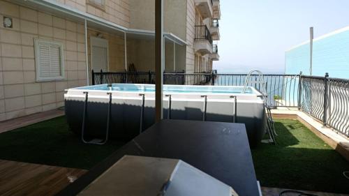 Tiberias Apartment | אירופה בוטיק כנרת - דירת 4 חדרי שינה עם בריכה ונוף לכנרת