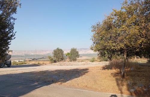 Emek HaMaayanot Ski Chalet | ארוח אל מול גלעד