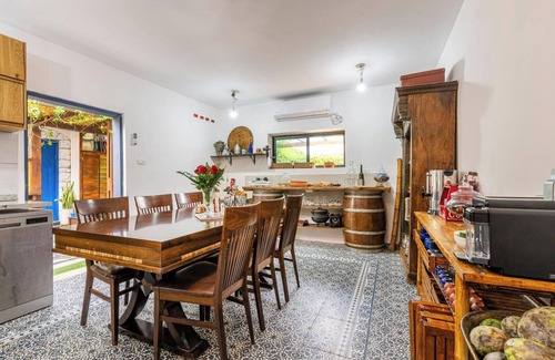 Hadera Apartment | חדר משותף בחדרה על שביל ישראל 5 דקות הליכה לחוף הים 5nגן עדן נסתר שווה לבקר בו