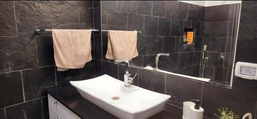 Ramat Tzvi House | מול השדות-בית עם סוויטה וממ"ד
