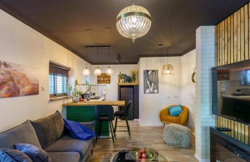 Kfar Vradim House | שניר 119 ובלאק דיימונד - סוויטות מדהימות לזוגות ומשפחות