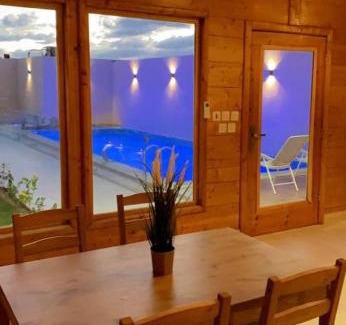 Al Kura Ski Chalet | أكواخ باشن الريفية