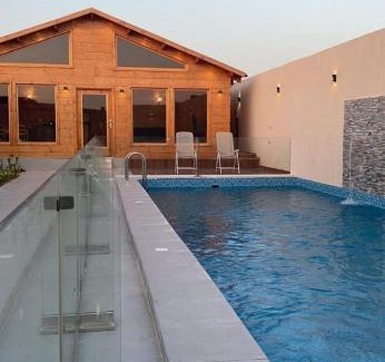 Al Kura Ski Chalet | أكواخ باشن الريفية