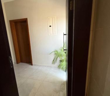 Al Kura House | استديو أنيق بمدخل خاص