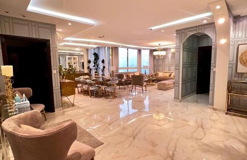 Ash Shati Apartment | شقة ملكيه فاخرة مطله على البحر