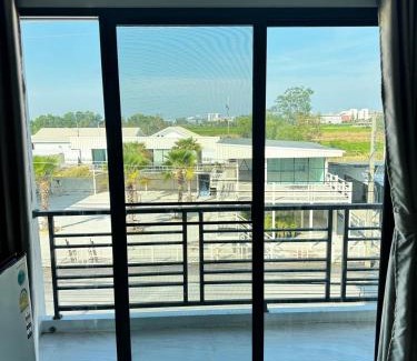 Ongkharak Hotel | หลังมอรีสอร์ท