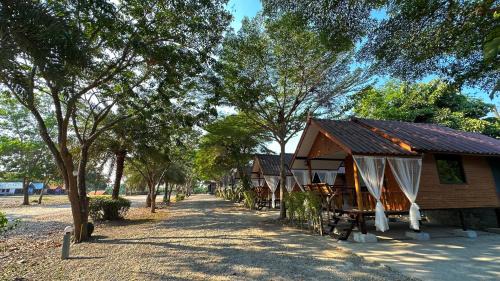 Si Prachan House | อิงน้ำท่าจีน (ท่าจีนรีสอร์ท)
