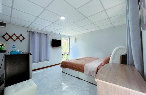 Lan Dokmai Tok House | แพนด้าโฮมสเตย์ กาญจนบุรี