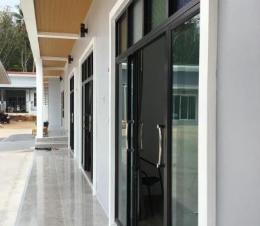 Lang Suan Hotel | โรงแรมกระดุมทอง
