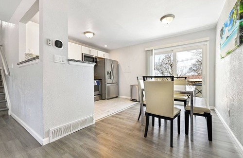 Cheyenne Meadows House | ᨒStylish 4BR/Movie Lounge/10 min to Ft Carsonᨒ