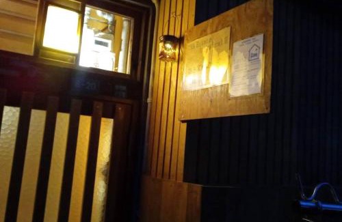 Minato Apartment | ペット可でUSJ まですぐ 木を基調としたログハウス調のお部屋