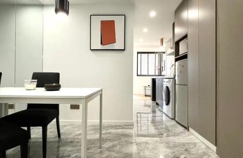 Jing'an Apartment | 上海静安寺同济佳苑一房
