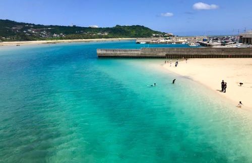 Ojima Island Villa | 奥武岛上能看见海的新建一户建 奥武壹号A棟 走到海滩只有2分钟 walk to seaside only 2 minutes