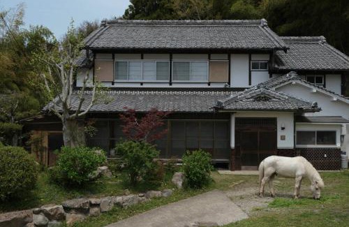 Sakurai House | 宿と馬 miru house