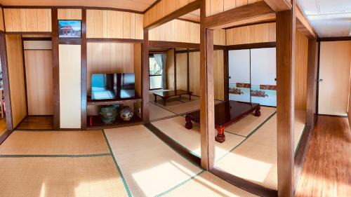 Nago House | 広い畳間と外には広いウッドデッキCondominium和風邸Yanbaru
