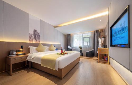 Wulingyuan Hotel | 归源臻品酒店-Approximately 3 kilometers from the East Gate of Zhangjiajie National Forest Park - Free one-way pick-up or drop-off service for over 3 nights - English speaking customer service