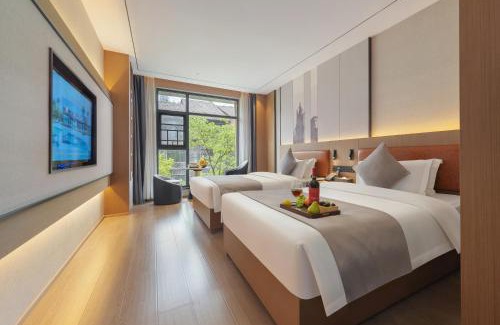 Wulingyuan Hotel | 归源臻品酒店-Approximately 3 kilometers from the East Gate of Zhangjiajie National Forest Park - Free one-way pick-up or drop-off service for over 3 nights - English speaking customer service