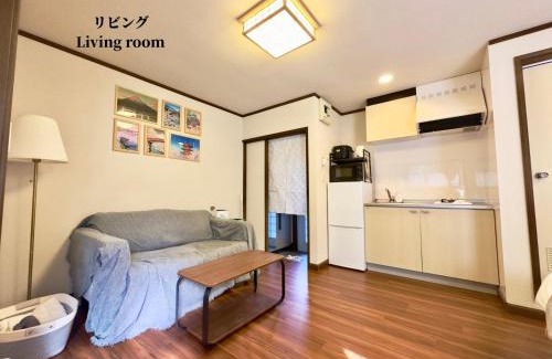 Nakano Apartment | 新宿, 歌舞伎町まで電車11分丨独立キッチン, バスルーム丨最大4名丨新規リノベーション済丨庭付きShinjuku, Kabukicyo 11 mins丨Private kitchen and bathroom丨Up to 4 guests丨Newly renovated丨Garden villa