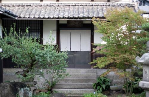 Uno House | 日々の宿: 宇野駅から車で5分 直島へ 最大7名様 古民家貸切 一棟貸し