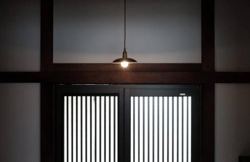 Uno House | 日々の宿: 宇野駅から車で5分 直島へ 最大7名様 古民家貸切 一棟貸し