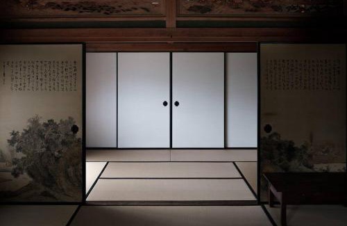 Uno House | 日々の宿: 宇野駅から車で5分 直島へ 最大7名様 古民家貸切 一棟貸し