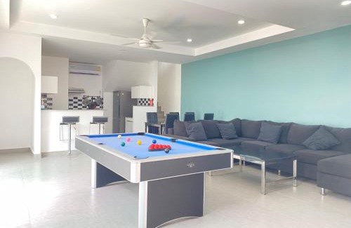 Central Pattaya Villa | 芭提雅中心5卧现代别墅 modern villa