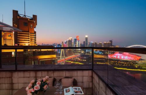 Yuzhong Apartment | 重庆云邸-江景格调公寓