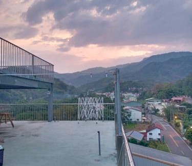 Zhongliao House | 長龍客棧