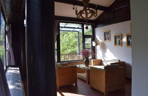 Shuhe Old Town House | 阅时 Adonis野生派 Black Bar 森林大院民宿