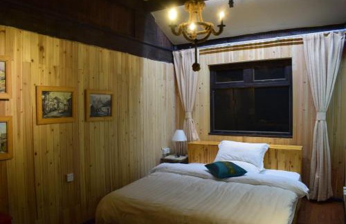 Shuhe Old Town House | 阅时 Adonis野生派 Black Bar 森林大院民宿