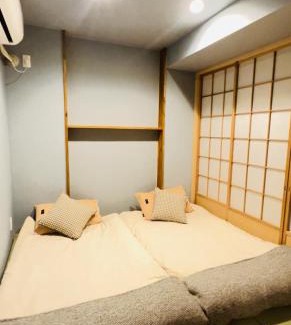 Tsuruhashi Apartment | 鶴橋駅 新和風3部屋 2階貸切 浴室素敵 天然温泉徒歩4分 クイーンサイズベットあり ゆったり寝れる