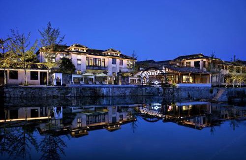Yi County Hotel | 黟县无名初黑多白少酒店