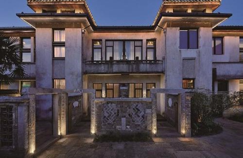 Yi County Hotel | 黟县无名初黑多白少酒店