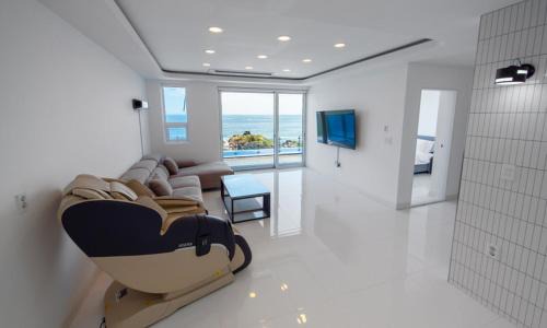 Yeongdeok Apartment | 엑시트풀빌라